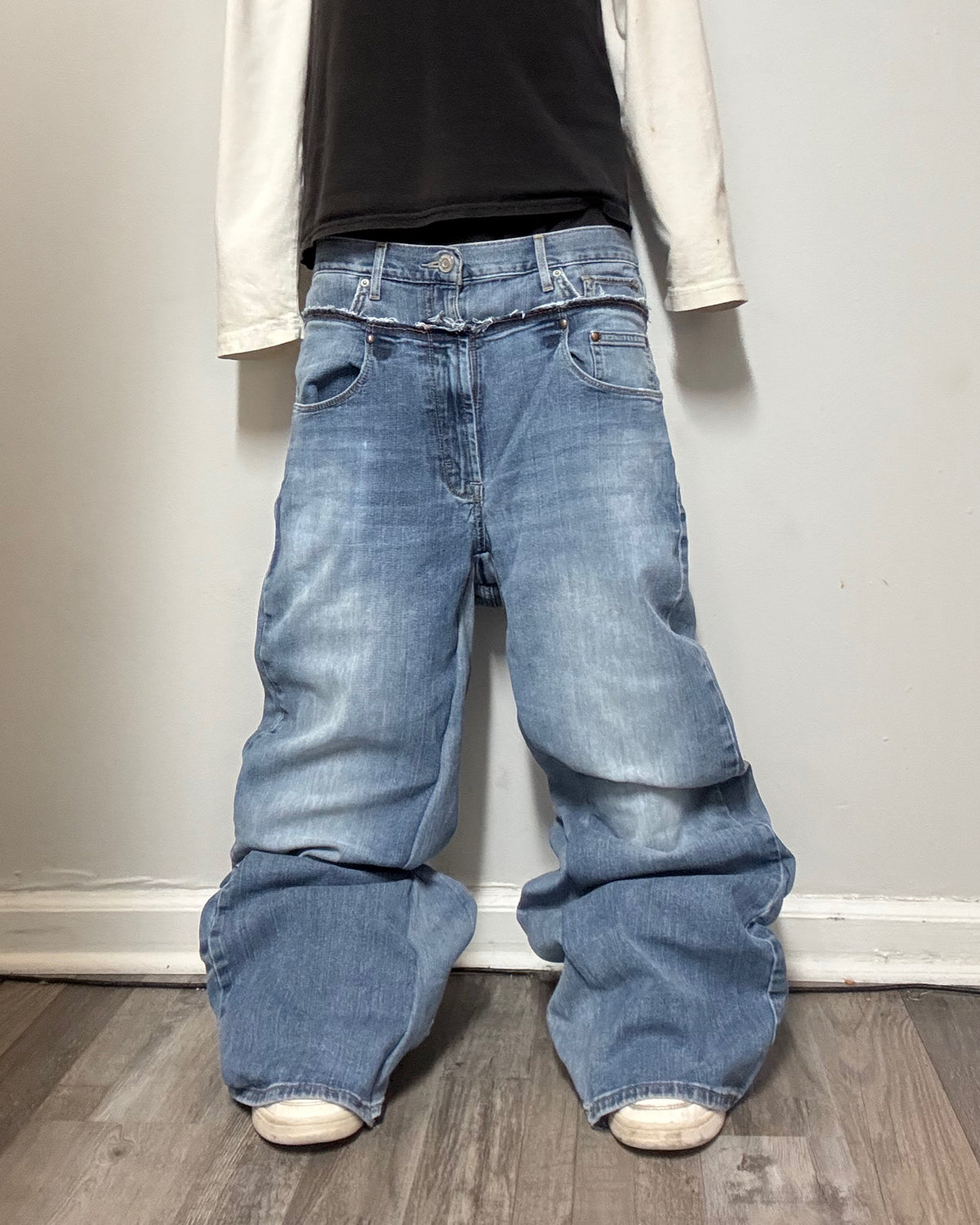 Double Waisted Baggy Light Wash Jeans (33)