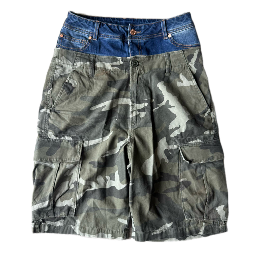 Double Waisted Camo Shorts (32)