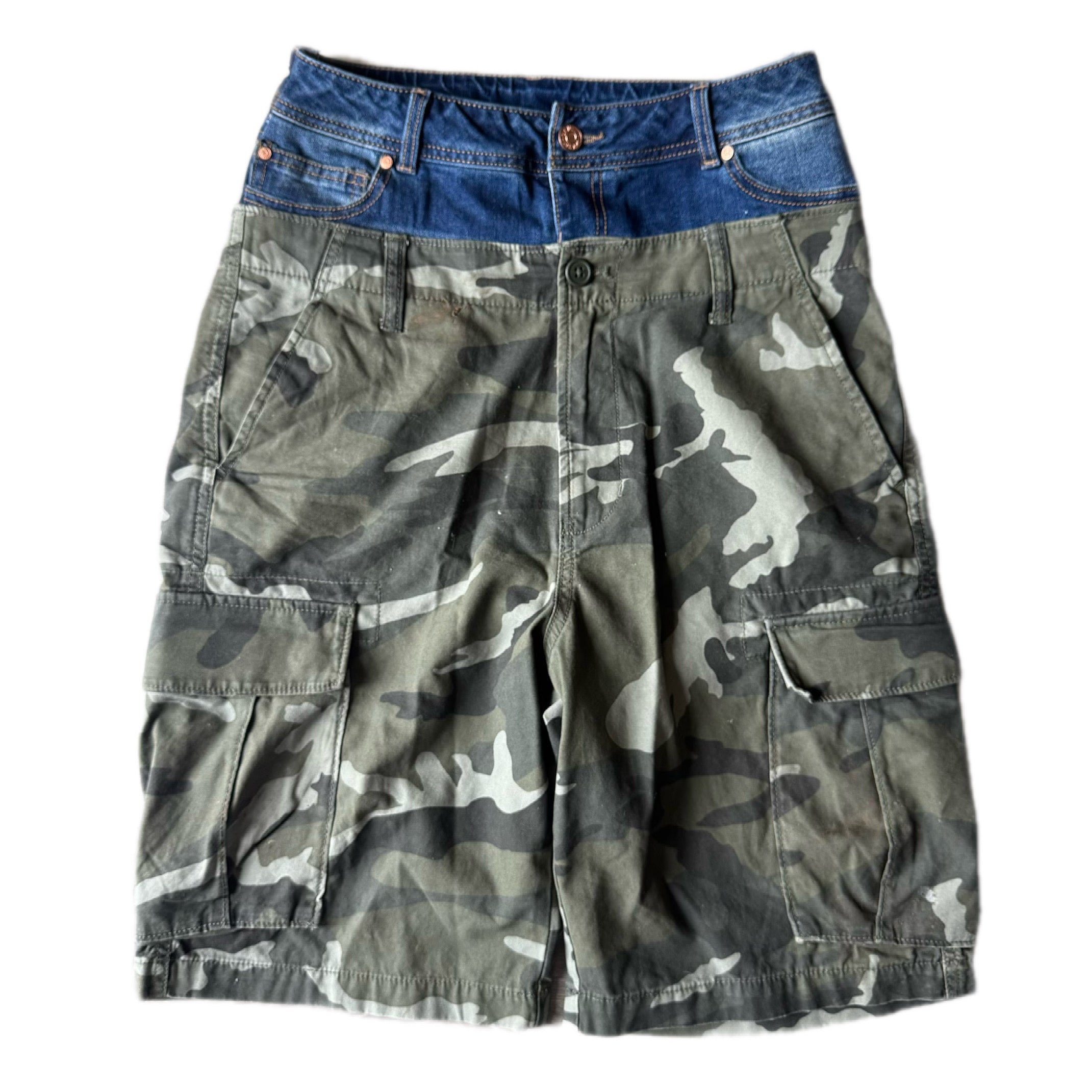 Double Waisted Camo Shorts (32)