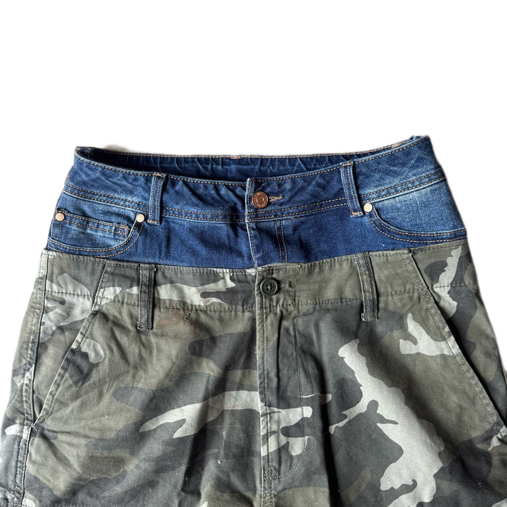 Double Waisted Camo Shorts (32)