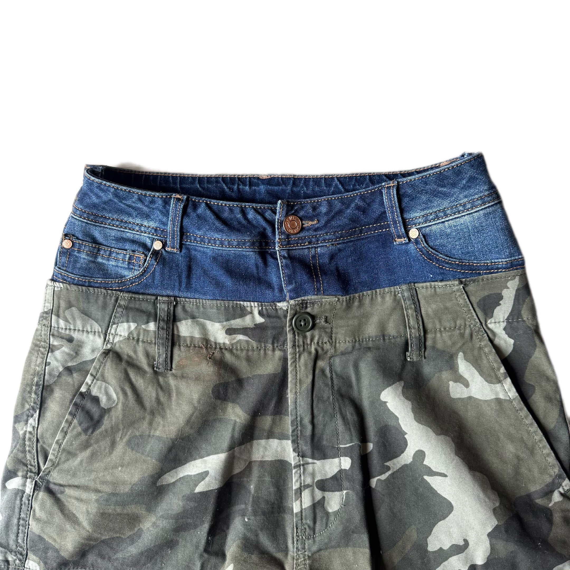 Double Waisted Camo Shorts (32)
