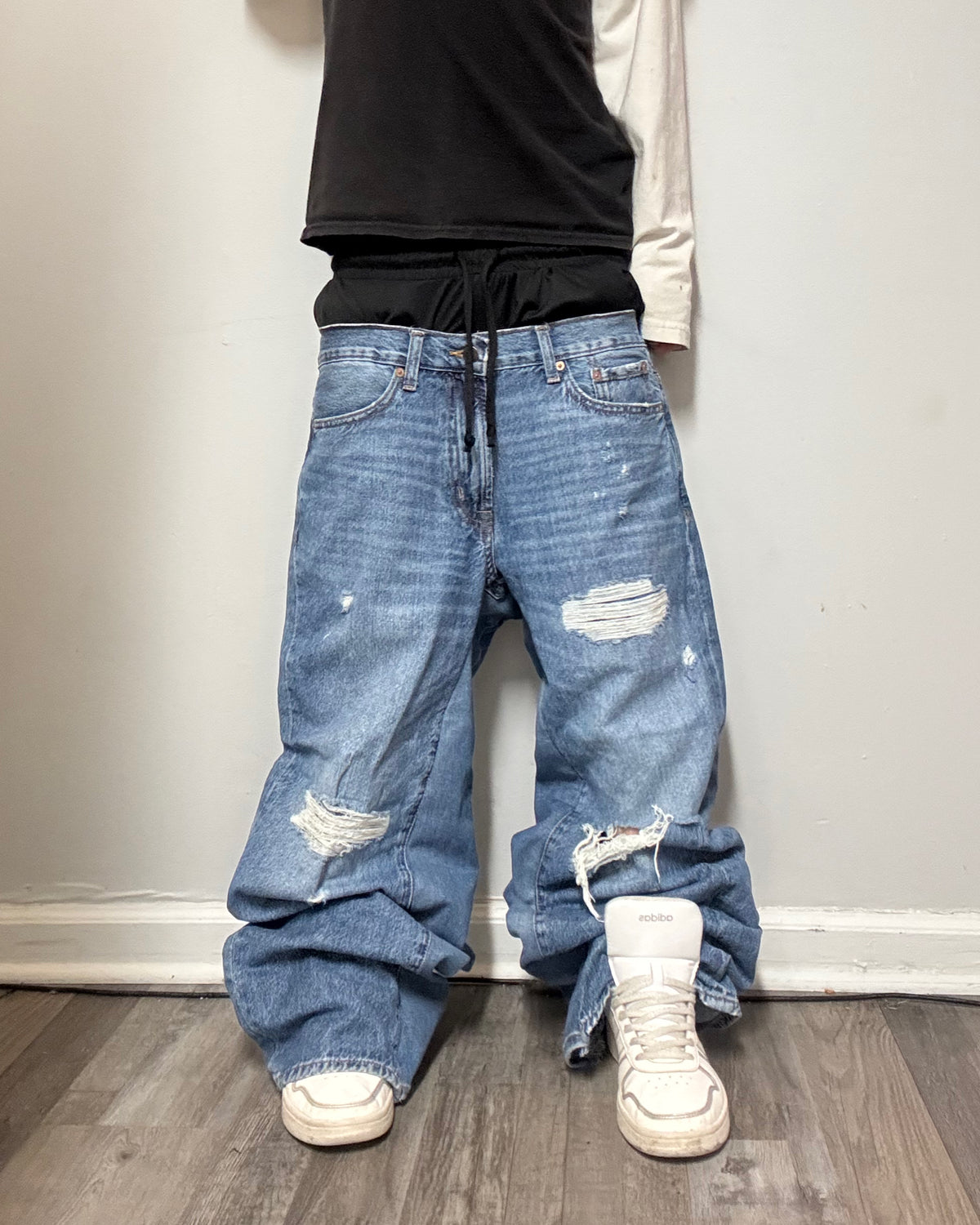 Double Waisted Baggy Distressed Jeans (32)