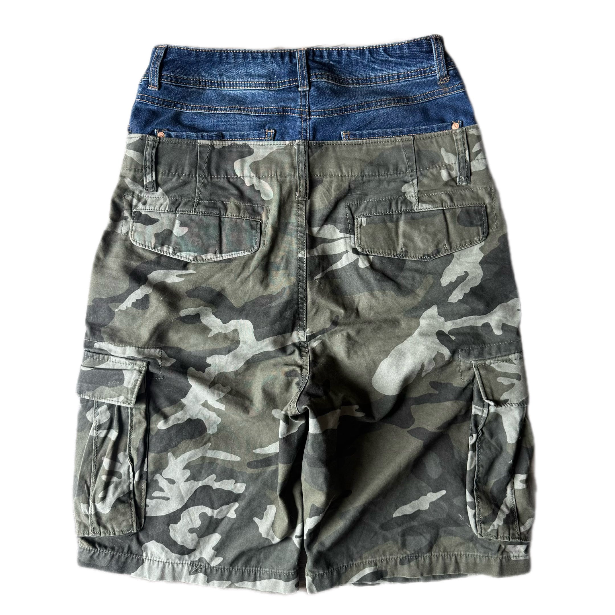 Double Waisted Camo Shorts (32)