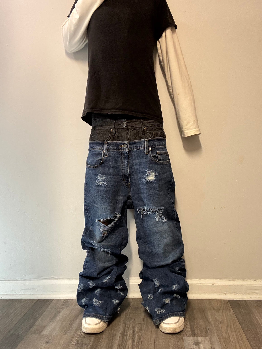Double Waisted Distressed Baggy Jeans (32)