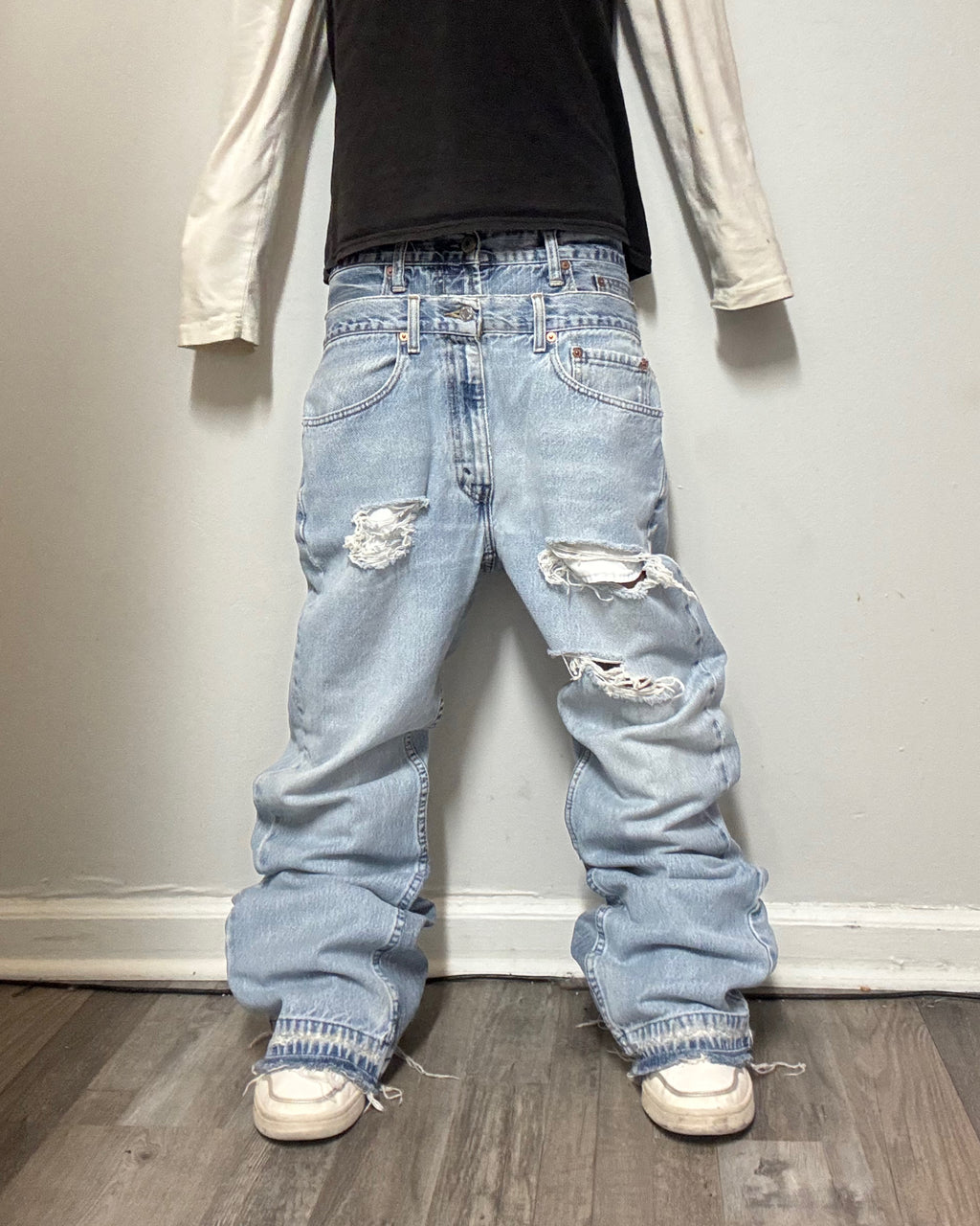 Double Waisted Light Wash Distressed Baggy Jeans (28)