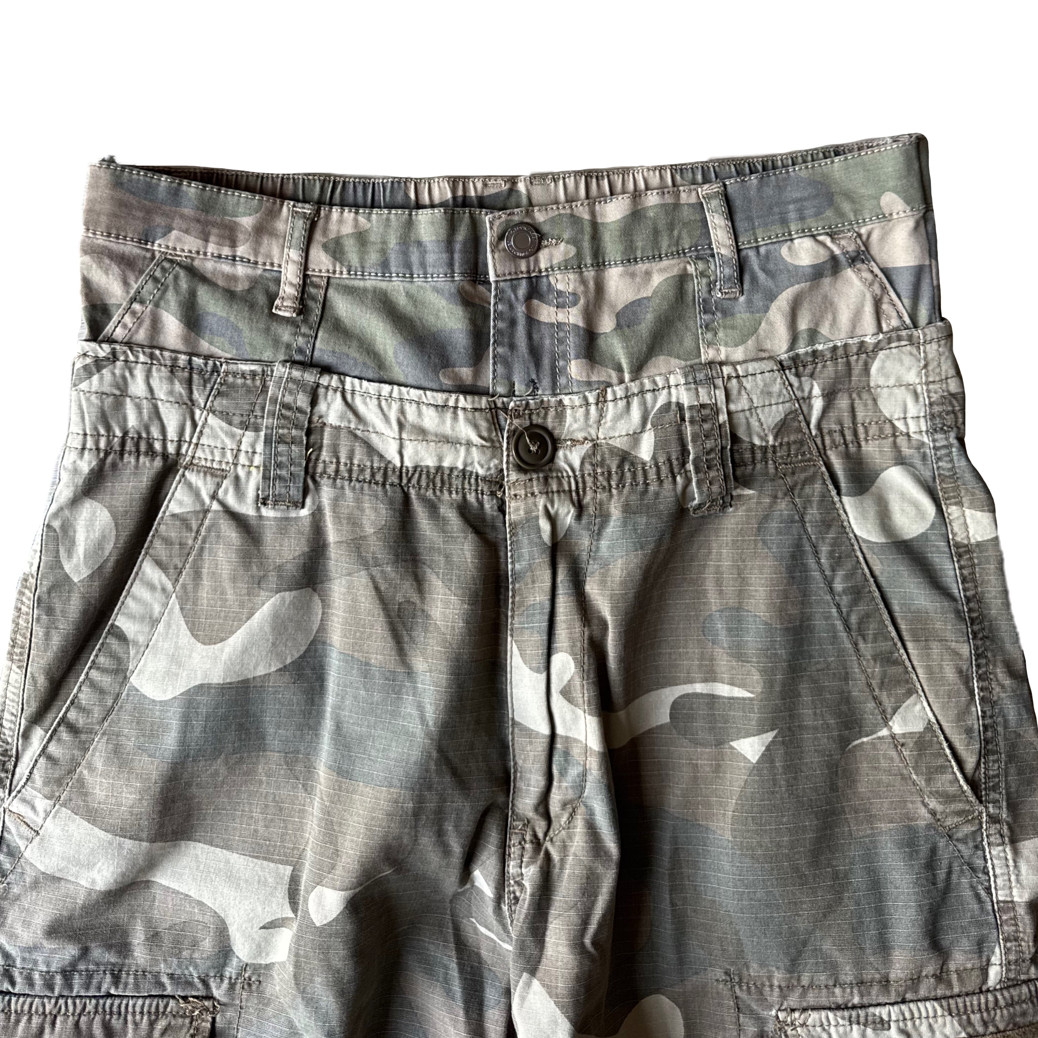 Double Waisted Camo Shorts (32)