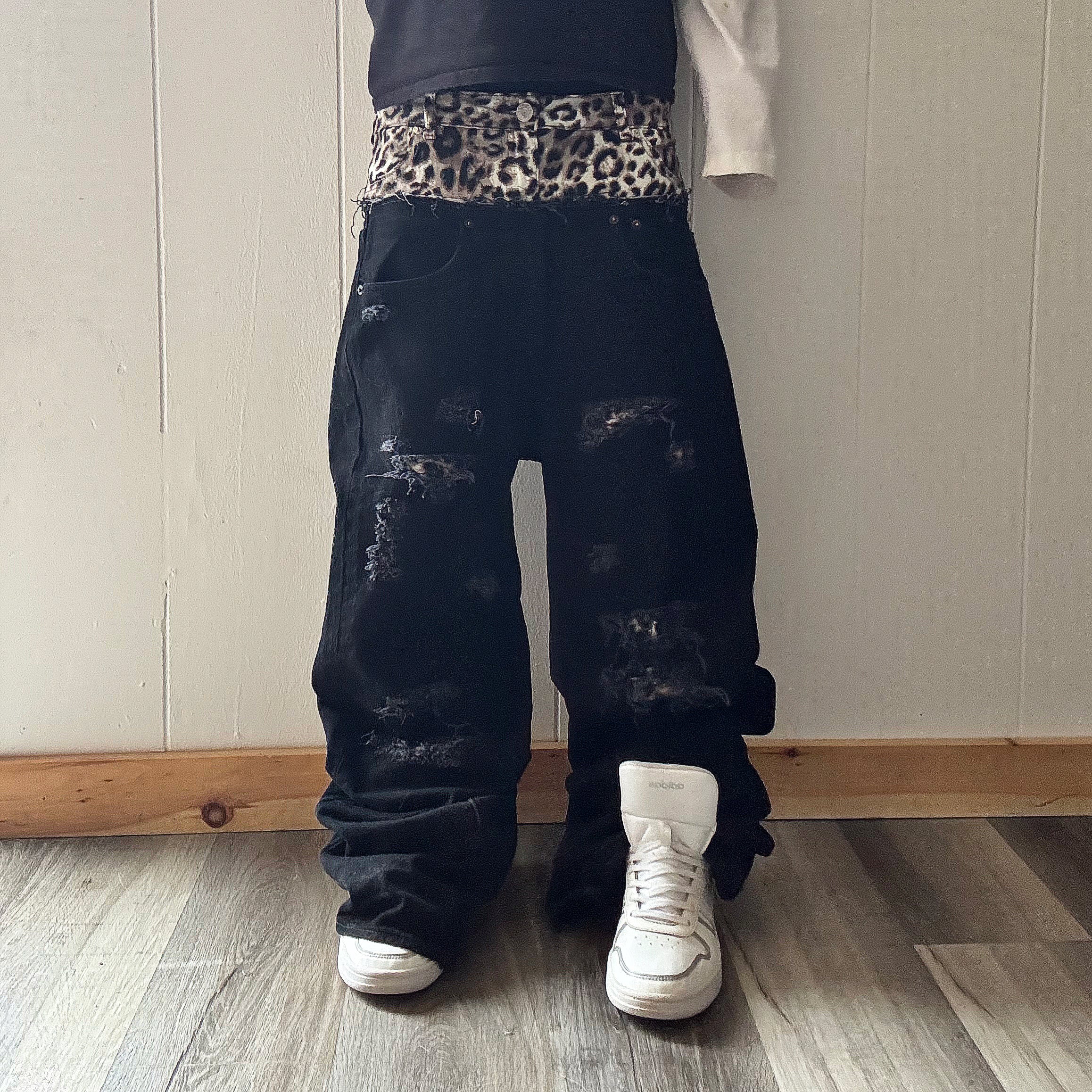 Double Waisted Baggy Distressed Cheetah Jeans (30x32)
