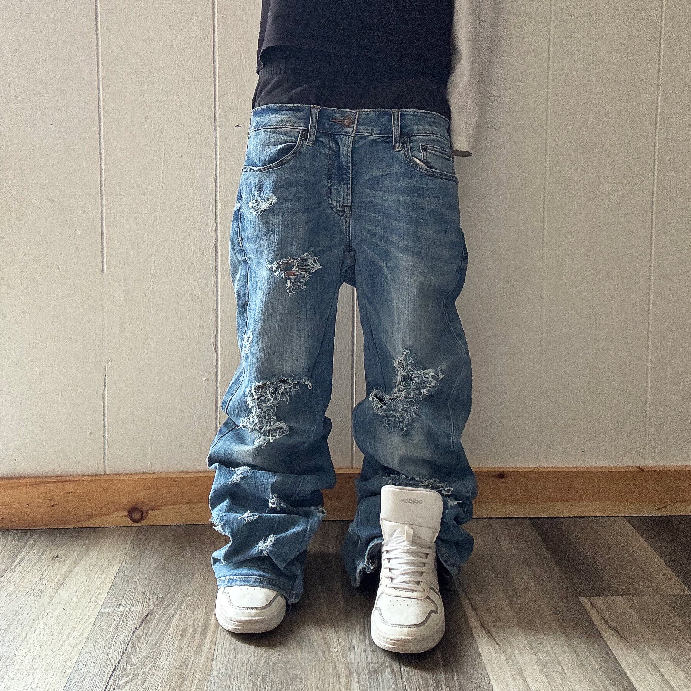 Double Waisted Baggy Distressed Jeans (30x28)