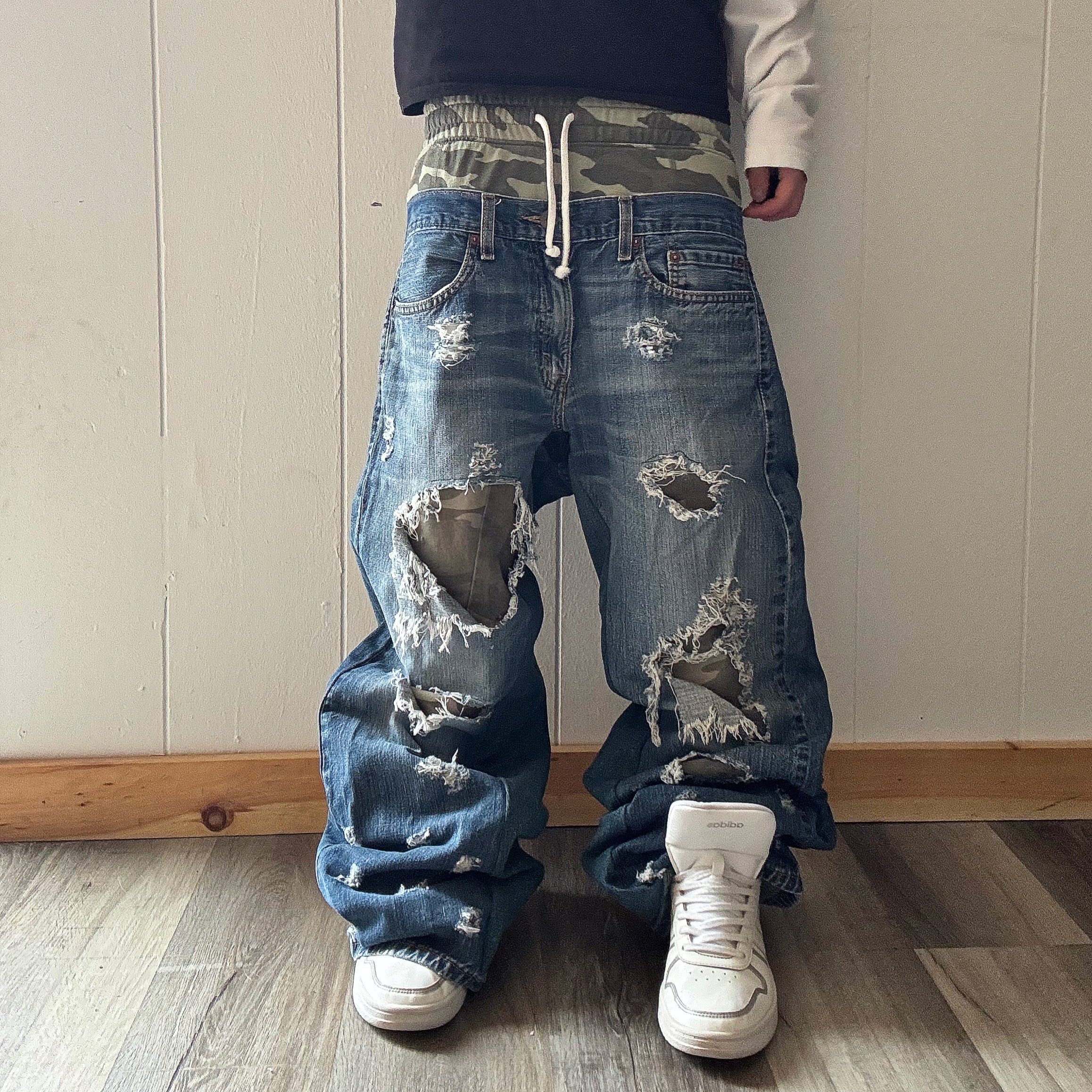 Camo Double Waisted Baggy Distressed Jeans (33x30)