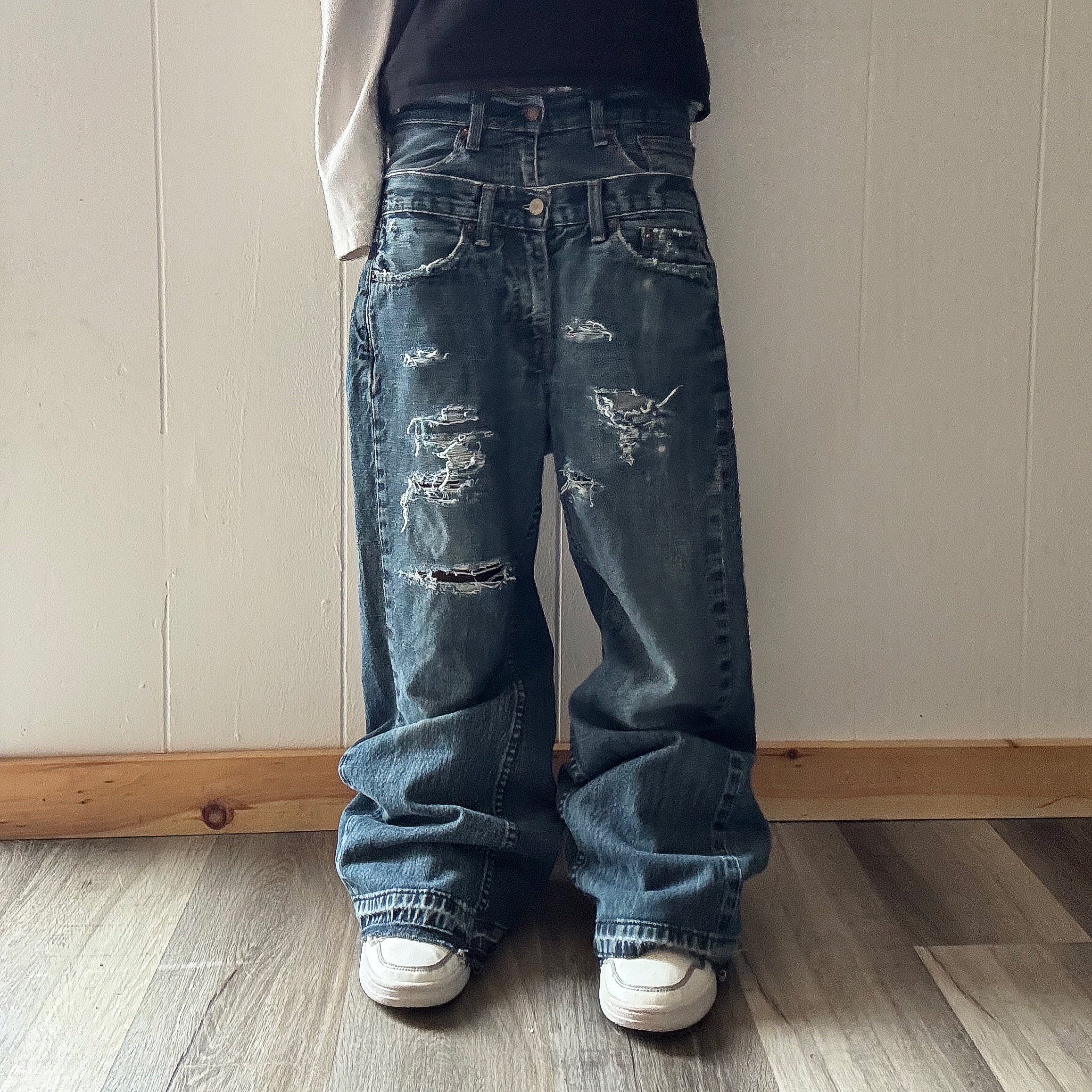Double Waisted Baggy Distressed Jeans (30x28)